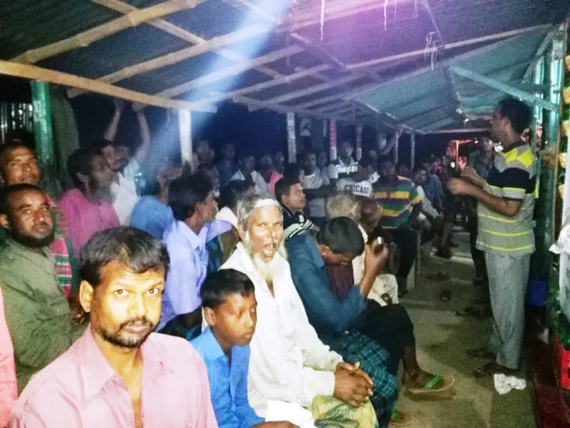 Tea stall meeting in the evening